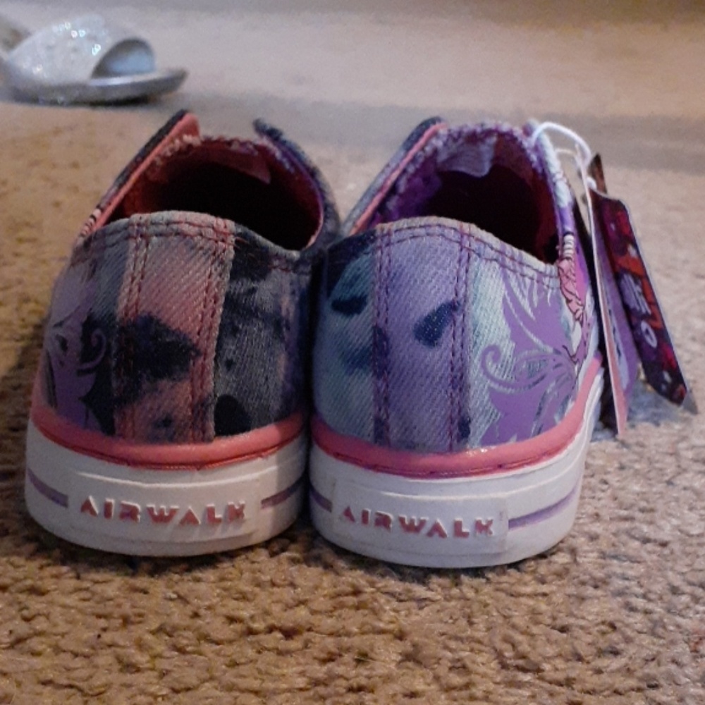 Girls sneakers